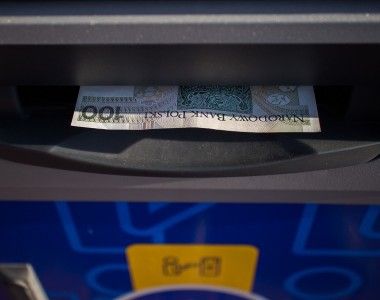 Uważaj na atrakcyjne oferty dotyczące wypłat z bankomatów