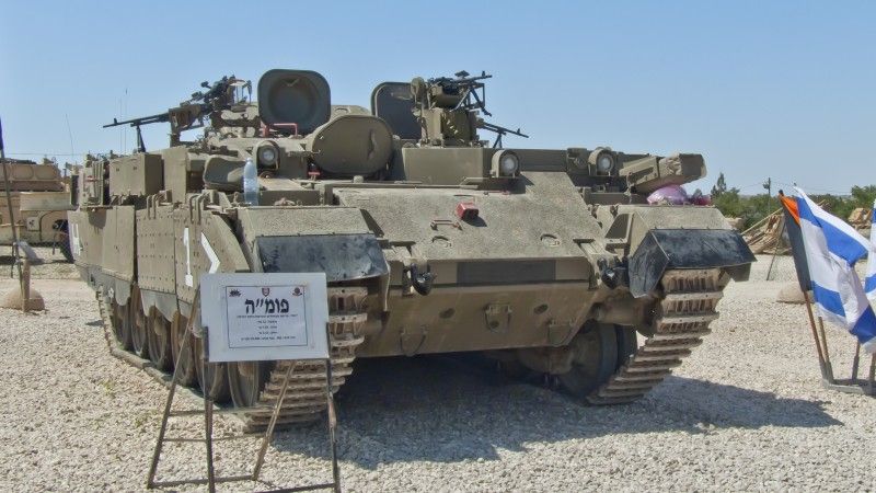 Ciężki transporter opancerzony saperów Puma.