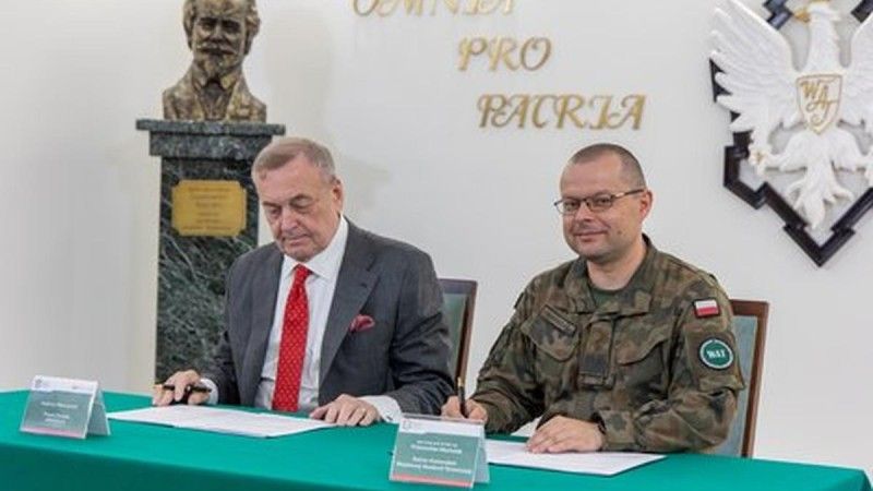 Rektor-Komendant Wojskowej Akademii Technicznej gen. bryg. prof. dr hab. inż. Przemysław Wachulak i Prezes Zarządu Arlen Andrzej Tabaczyński.