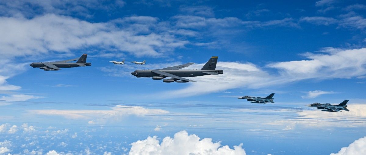 B-52 nad Japonią. USA reagują na manewry Chin i Rosji