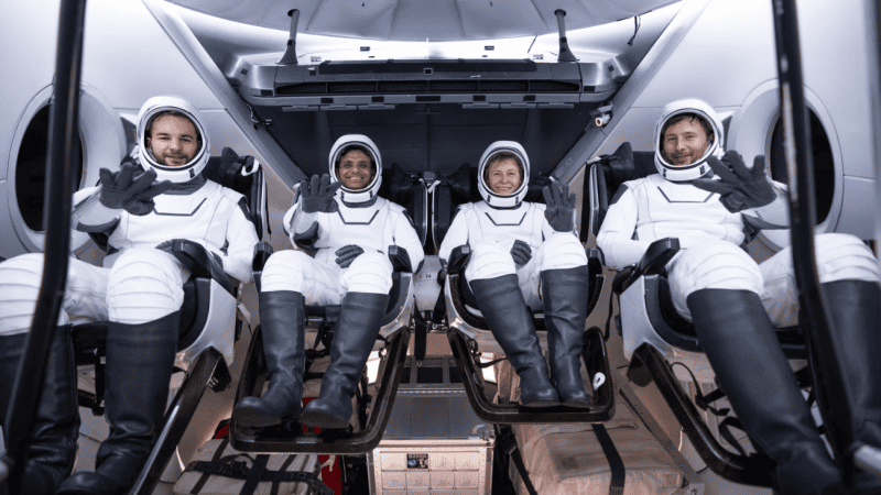 Załoga misji Ax-4 na pokładzie statku kosmicznego Dragon Grace firmy SpaceX.