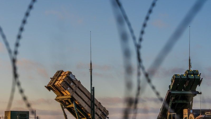 Amerykańska wyrzutnia Patriot (z dwoma pociskami PAC-2 i sześcioma PAC-3) oraz niemiecka z sześcioma PAC-3 MSE, rozmieszczone w Polsce