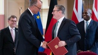 Kanclerz Friedrich Merz i premier Keir Starmer.