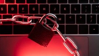 Włoski UODO ukarał firmę za zwolnienie pracownika z wykorzystaniem zrzutów ekranu zawierających wiadomości