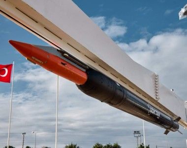 Pocisk rakietowy Aselsan Göktan z bombą szybującą Tolun.