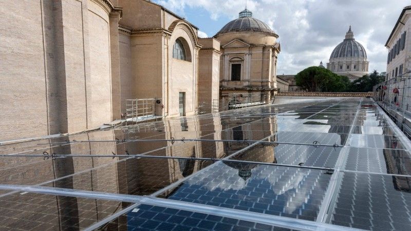 Źródło: https://www.museivaticani.va/content/museivaticani/it/eventi-e-novita/notizie/2024/pannelli-fotovoltaico-cortile-corazze.html