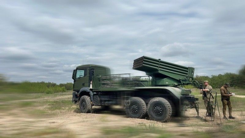 Wieloprowadnicowa wyrzutnia rakietowa BM-21 Hail osadzona na podwoziu samochodu ciężarowego MAN TGM 6x6 należąca do Gwardii Narodowej Ukrainy.