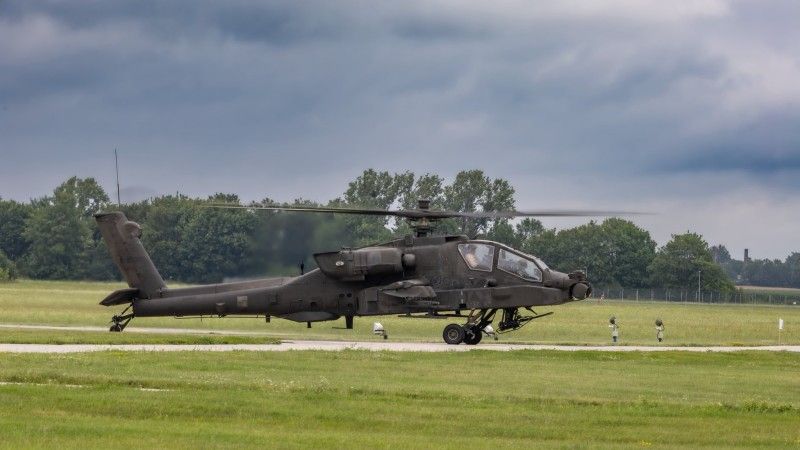 Wypożyczony od USA śmigłowiec szturmowy AH-64D Apache służący do szkolenia polskich pilotów.
