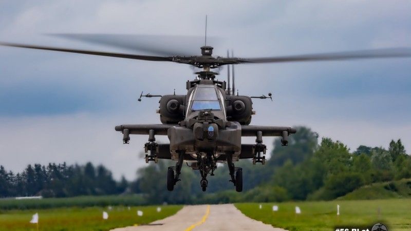 Wypożyczony od USA śmigłowiec szturmowy AH-64D Apache służący do szkolenia polskich pilotów.