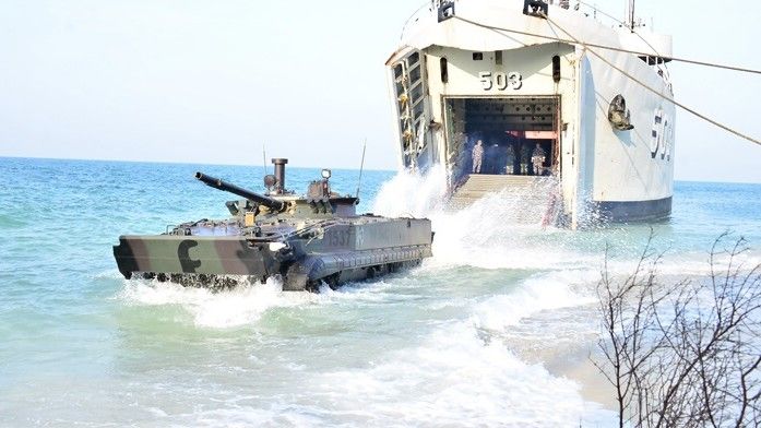 Indonezyjski bojowy wóz piechoty BMP-3F.