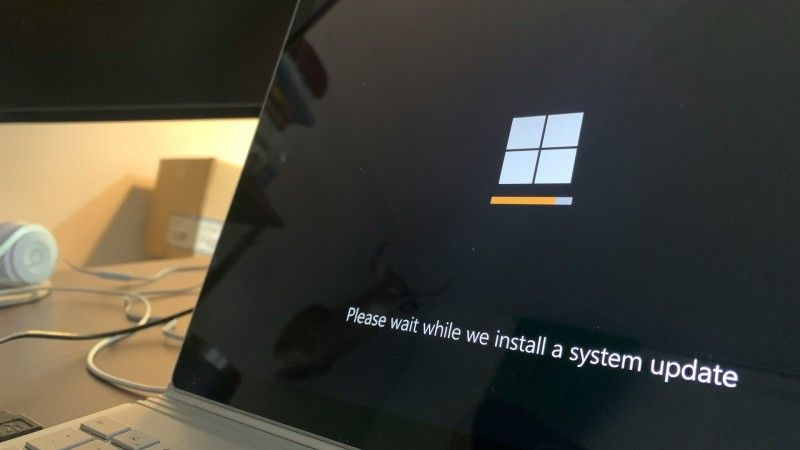 Rok po kontrowersjach związanych z funkcją Recall, Microsoft opublikował nowe rozszerzenie dla Copilota. Tym razem jednak Copilot Vision wysyła dane do analizy na serwery giganta.