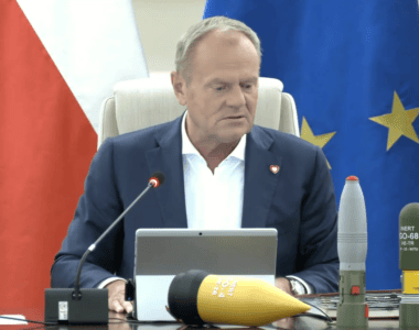 Premier z atrapami pocisków.
