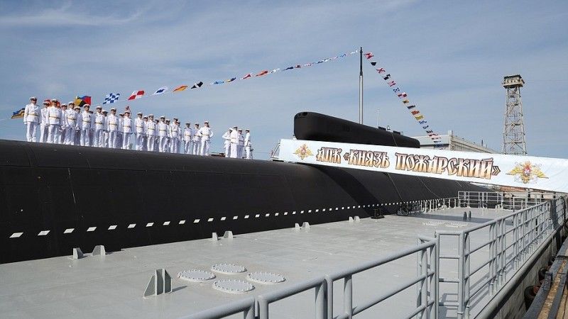 Podniesienie bandery na strategicznym rakietowym okręcie podwodnym K-555 Kniaź Pożarskij.