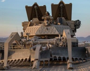 Amerykański czołg saperski M1150 Assault Breacher Vehicle (ABV) na ćwiczeniach w Fort Irwin w stanie Kalifornia.