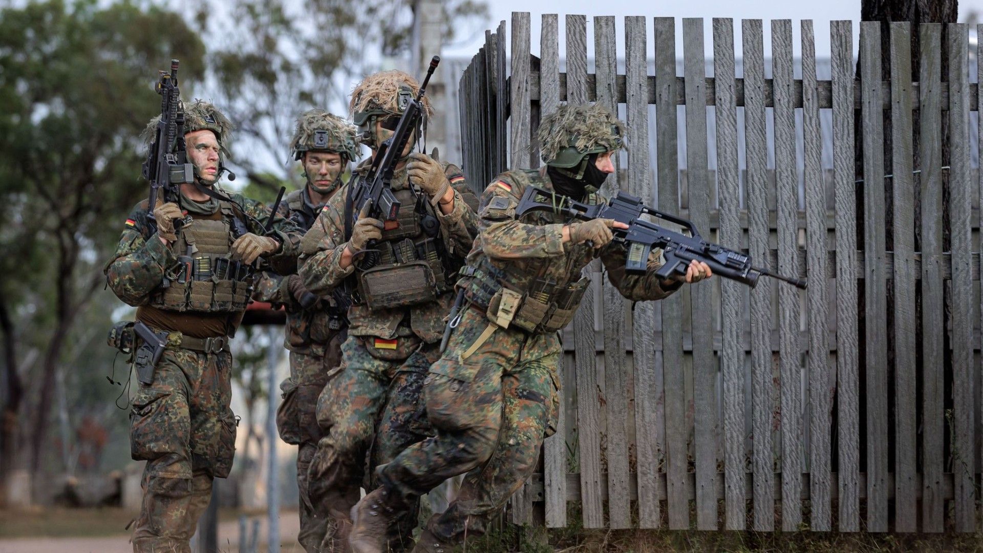 Piątkowy przegląd mediów; Coraz więcej Niemców zaciąga się do Bundeswehry; Koniec sporu o karabinki