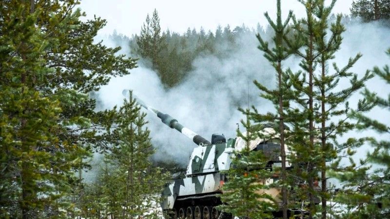 Fińska armatohaubica samobieżna K9A1 (lokalnie określanych jako 155 PSH 17) podczas ćwiczeń Dynamics Front 2024.