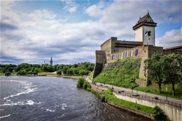 Narwa stanowi jeden z najbardziej strategicznych punktów przygranicznych w Estonii.