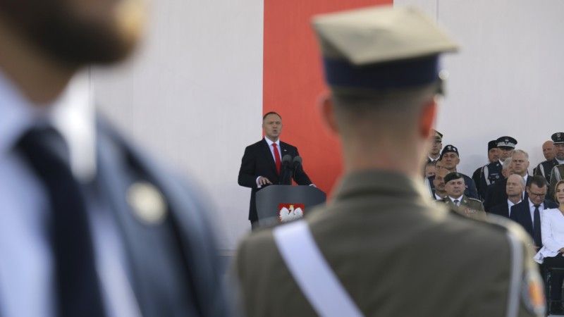 Prezydent Karol Nawrocki premawia na uroczystości przejęcia zwierzchnictwa nad siłami zbrojnymi