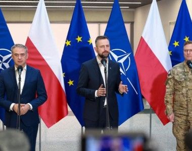 Minister cyfryzacji Krzysztof Gawkowski, szef MON Władysław Kosiniak-Kamysz, dowódca DKWOC gen. dyw. Karol Molenda