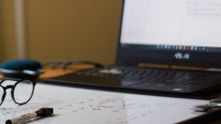 Ruszyły przetargi na zakup sprzętu do laboratoriów STEM i AI dla polskich szkół. 16 tys. zestawów ma kosztować w sumie 2,3 mld zł. Wiemy, co wejdzie w skład każdego z nich.