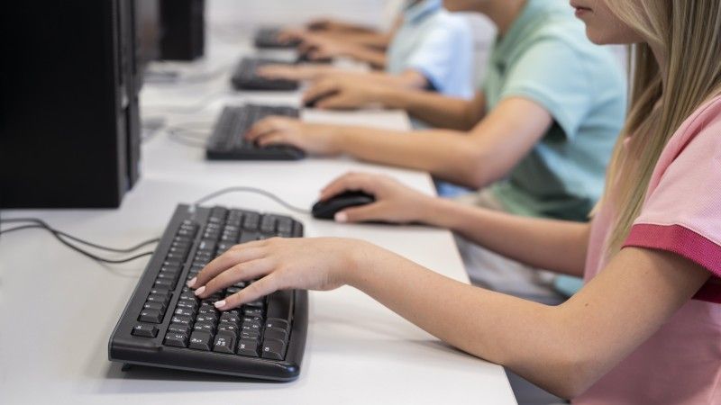 W Rządowym Centrum Legislacji pojawił się projekt rozporządzenia w sprawie warunków realizacji programu Cyfrowy Uczeń. Kto będzie mógł skorzystać z dofinansowania?