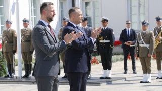 Wicepremier, szef MON Władysław Kosiniak-Kamysz i prezydent Karol Nawrocki na wręczeniu nominacji generalskich: wojsko musi być wyłączone z politycznego sporu