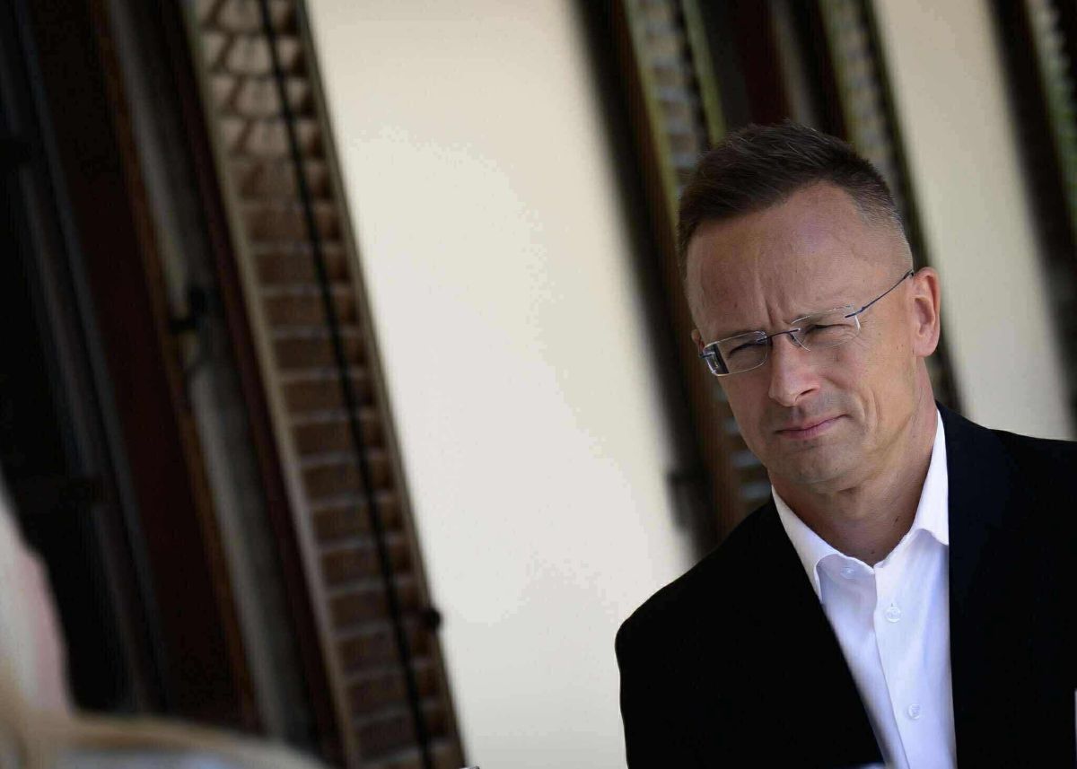 Szef węgierskiego MSZ: Bruksela błądzi w kwestiach wojny, migracji i energii, zagrażając Europie