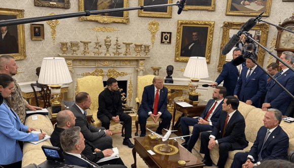 Donald Trump i Wołodymyr Zełenski.