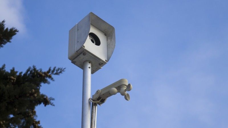 Prokuratura Generalna w Holandii padła ofiarą cyberataku. Ostrzeżenia cyberorganu spowodowały odłączenie systemów OM od sieci, jednak spowodowało to... wyłączenie części fotoradarów w kraju.