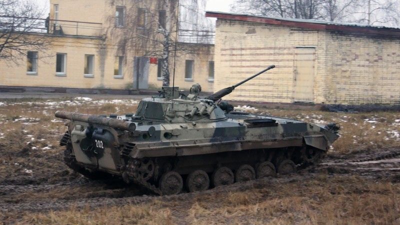 Na terenie rosyjskiej 769. Bazy Długotrwałego Przechowywania znajdowały się m.in. bojowe wozy piechoty BMP-2.