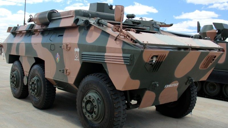 Kołowy transporter opancerzony EE-11 Urutu.