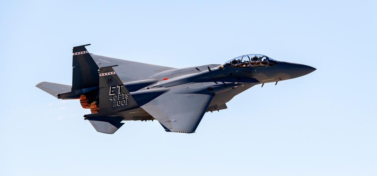 Jeden pilot zestrzelonego F-15E uratowany, drugi wciąż poszukiwany