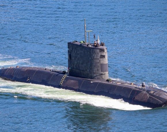 Kanadyjski okręt podwodny HMCS „Corner Brook” typu Victoria u wybrzeży Vancouver, 30 czerwca 2025 roku.