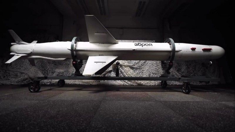 Ukraiński pocisk manewrujący Długi Neptun o zasięgu do 1000 km.
