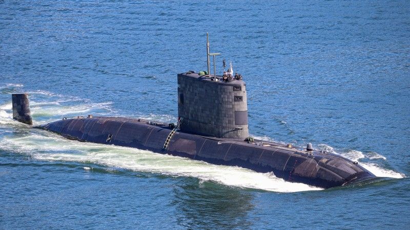Kanadyjski okręt podwodny HMCS „Corner Brook” typu Victoria u wybrzeży Vancouver, 30 czerwca 2025 roku.