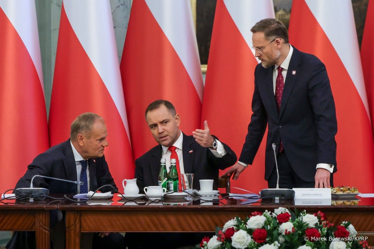 Będą nominacje oficerskie w służbach? Tusk: poleciłem szefowi MON i koordynatorowi służb, żeby spotkali się z prezydentem