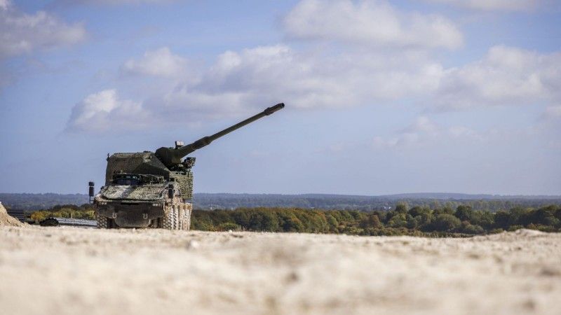 Samobieżne haubice RCH155 podczas testów w Wielkiej Brytanii