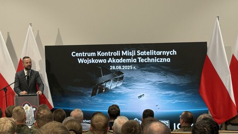 Otwarcie Centrum Kontroli Operacji Satelitarnych WAT z udziałem szefa MON.