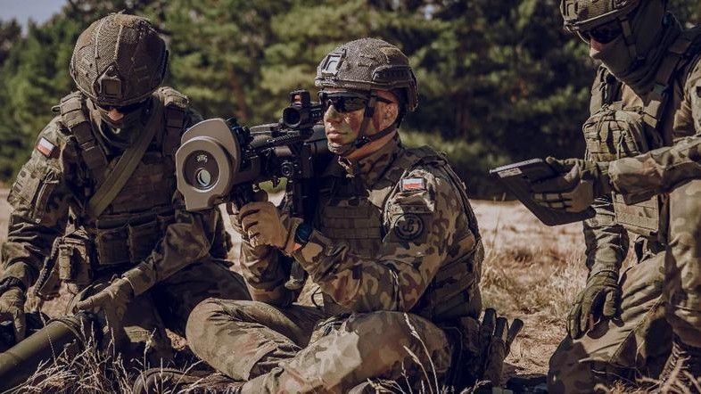 Ćwiczenia żołnierzy WOT z granatnikami Carl Gustaf