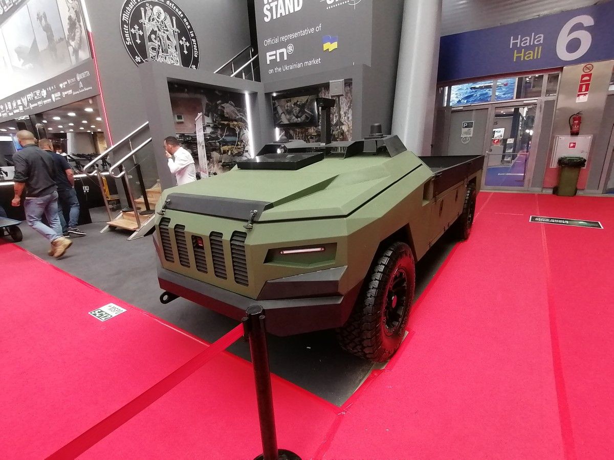 Ukraiński lądowy bezzałogowiec z bronią laserową?