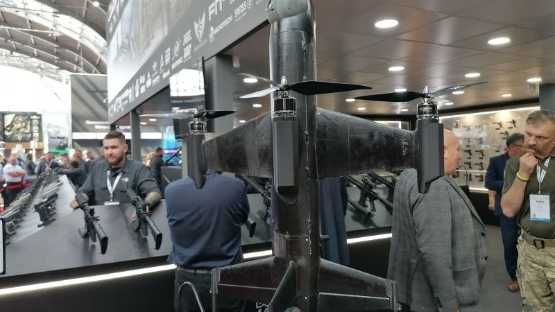 Bezzałogowiec przechwytujący wchodzący w skład systemu antydronowego Bumblebee, prezentowany przez UMO na MSPO 2025. Zdjęcie ilustracyjne