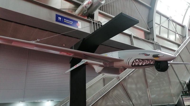 Bezzałogowiec patrolowy SHark-M na stoisku firmy UMO.