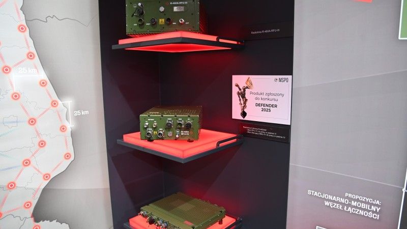 Zgłoszona przez spółkę Transbit do konkursu Defender 2025 Radiolonia Cyfrowa R-460AM Blok RFU-IV i Blok Sterujący BBU-IV