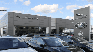 Brytyjski producent samochodów Jaguar Land Rover poinformował, że padł ofiarą cyberataku.