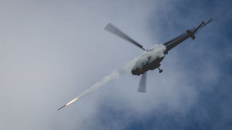 Strzelanie rakietą S-5 ze śmigłowca Mi-2