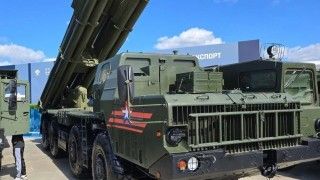 Wieloprowadnicowa wyrzutnia rakiet Tornado-S na targach Armija-2024.