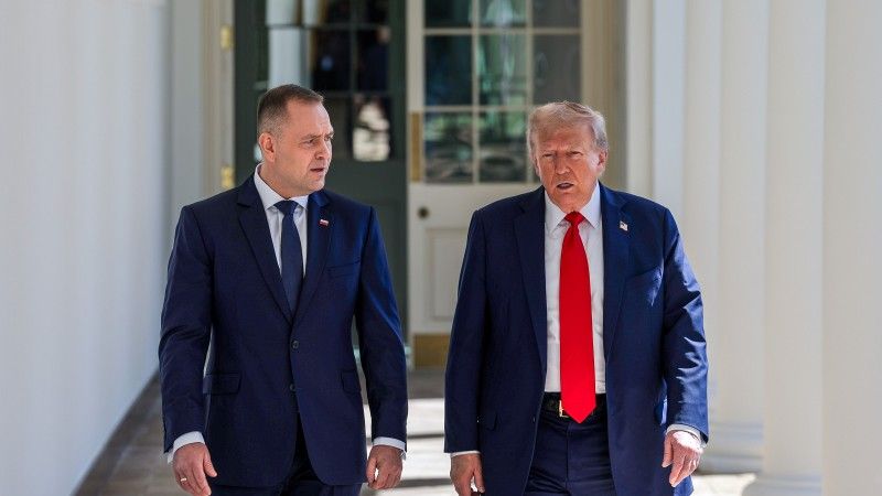 Rosyjskie media szeroko komentują wizytę prezydenta RP Karola Nawrockiego w Białym Domu.