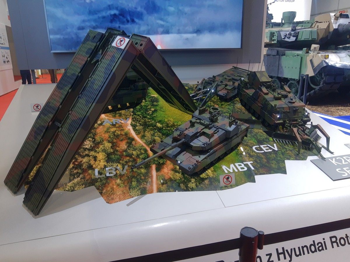 Pojazdy wsparcia dla czołgów K2. MON odpowiada