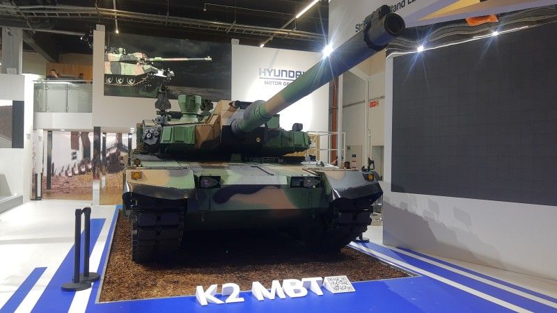 Czołg K2GF prezentowany na stoisku firmy Hyundai Rotem.