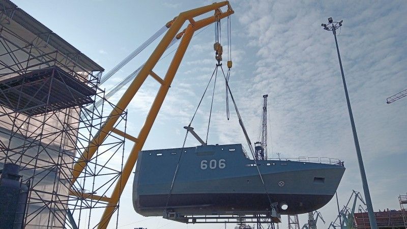 Dziób szóstego w serii niszczyciela min projektu 258, który otrzyma nazwę Czajka w chwili ustawiania na płycie montażowej stoczni Remontowa Shipbuilding.